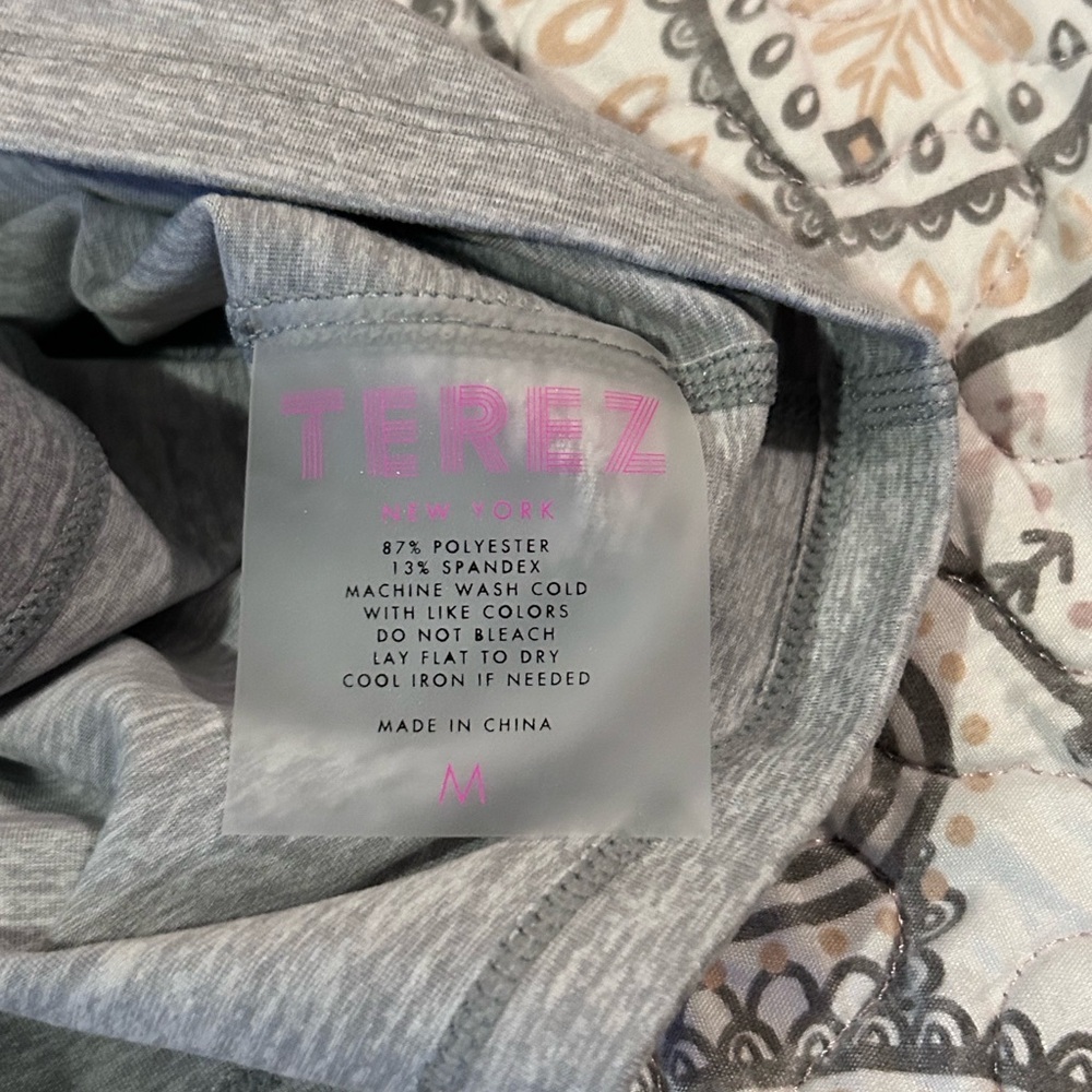 TEREZ Color Block Gray And Black Trim TLC Activewear Crop Top. Women’s Medium. - Picture 4 of 5